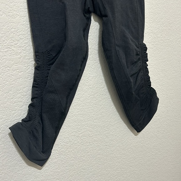 Lululemon In The Flow Crop II Black size 4 Compression - Picture 5 of 12